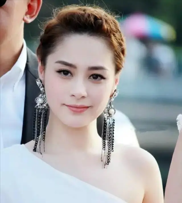 身材好的女明星_娱乐圈长得很像的明星_长得丑身材好明星