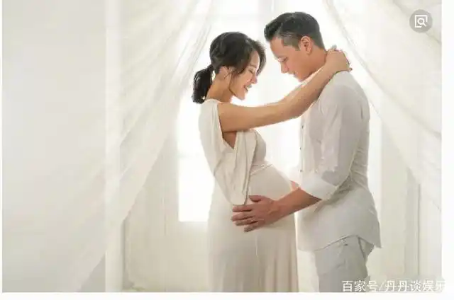 伊能静孕照曝光_怀孕女明星大肚照_明星孕照大比拼