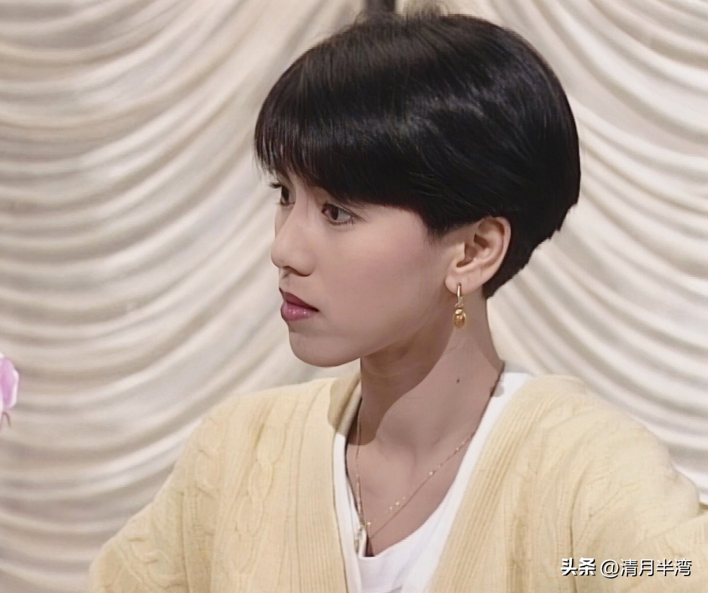 短发 女明星 生_港圈女星短发造型_港风女星短发代表